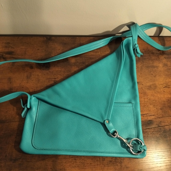 Chic Mint Shoulder Bag - Picture 2 of 9